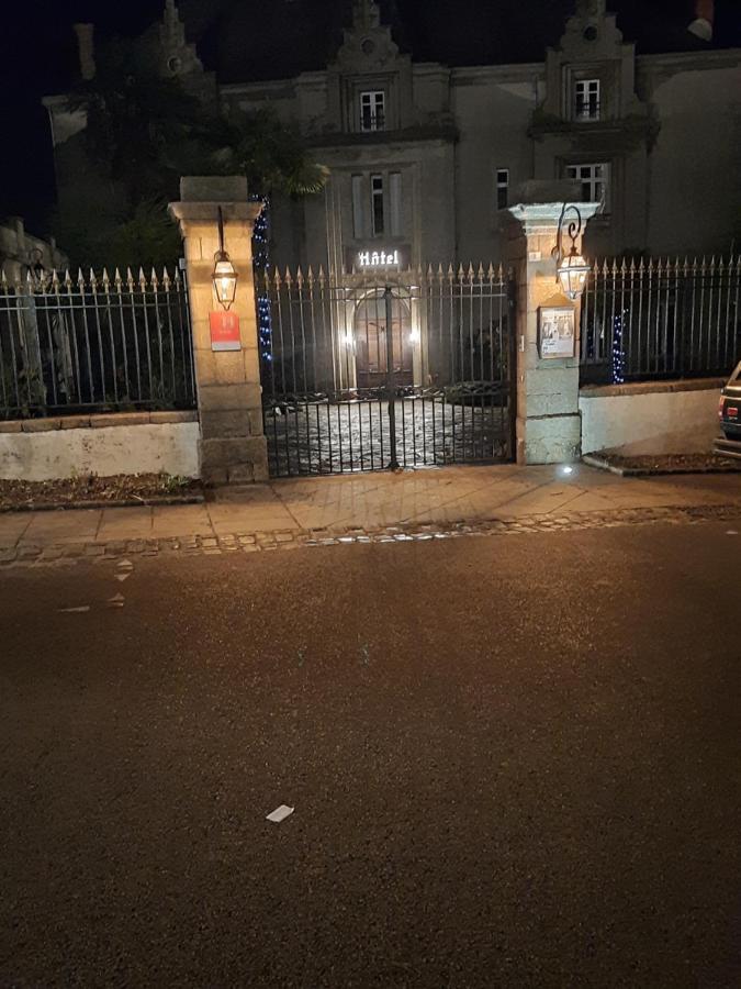 Hôtel De La Barbacane Tiffauges Buitenkant foto
