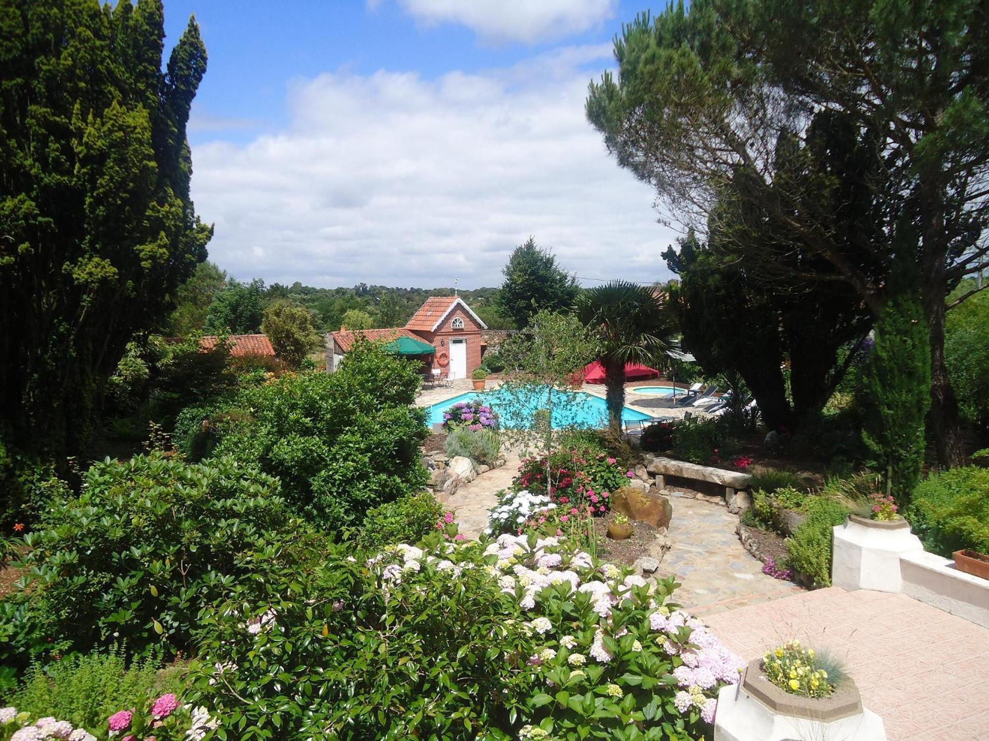 Hôtel De La Barbacane Tiffauges Buitenkant foto
