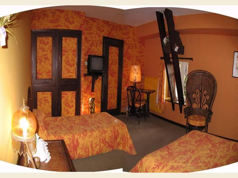 Hôtel De La Barbacane Tiffauges Buitenkant foto